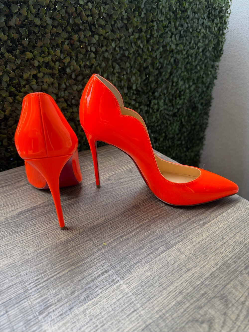 Christian Louboutin Hot Chick 100 Neon Orange Patent Pumps Heels New size 39/9 - Picture 3 of 11